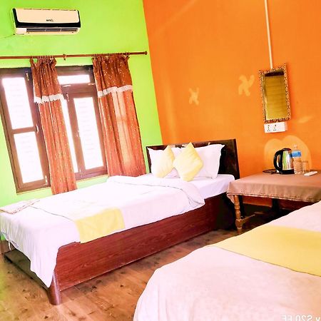 Hotel Butterfly - Peaceful Garden For Nature Lovers Sauraha Eksteriør billede