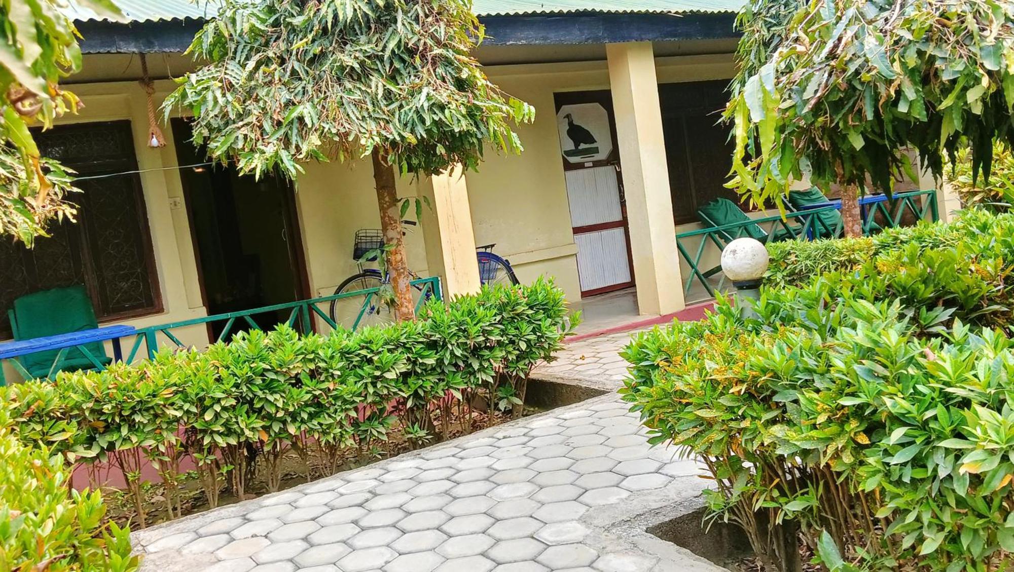Hotel Butterfly - Peaceful Garden For Nature Lovers Sauraha Eksteriør billede