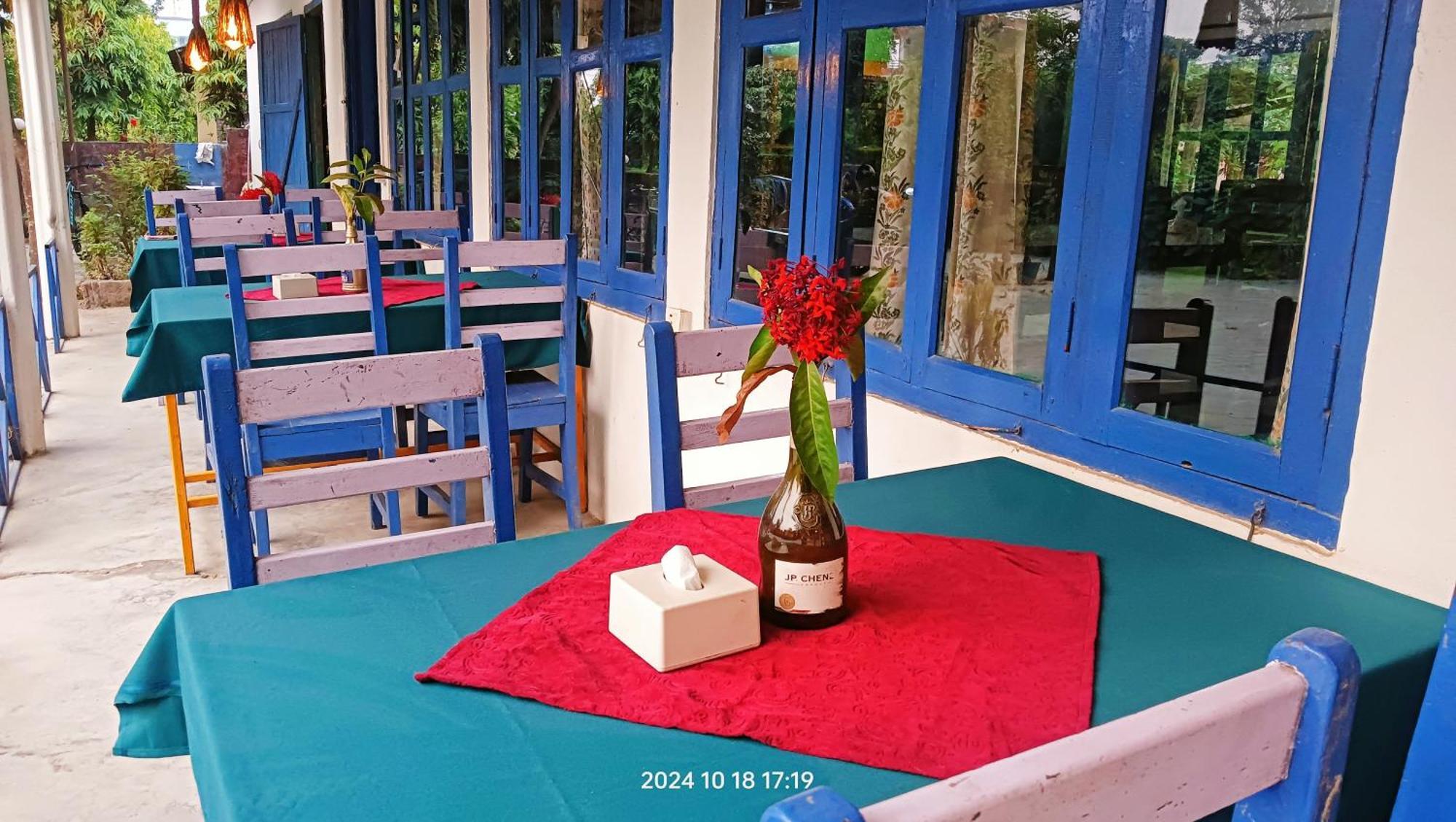 Hotel Butterfly - Peaceful Garden For Nature Lovers Sauraha Eksteriør billede