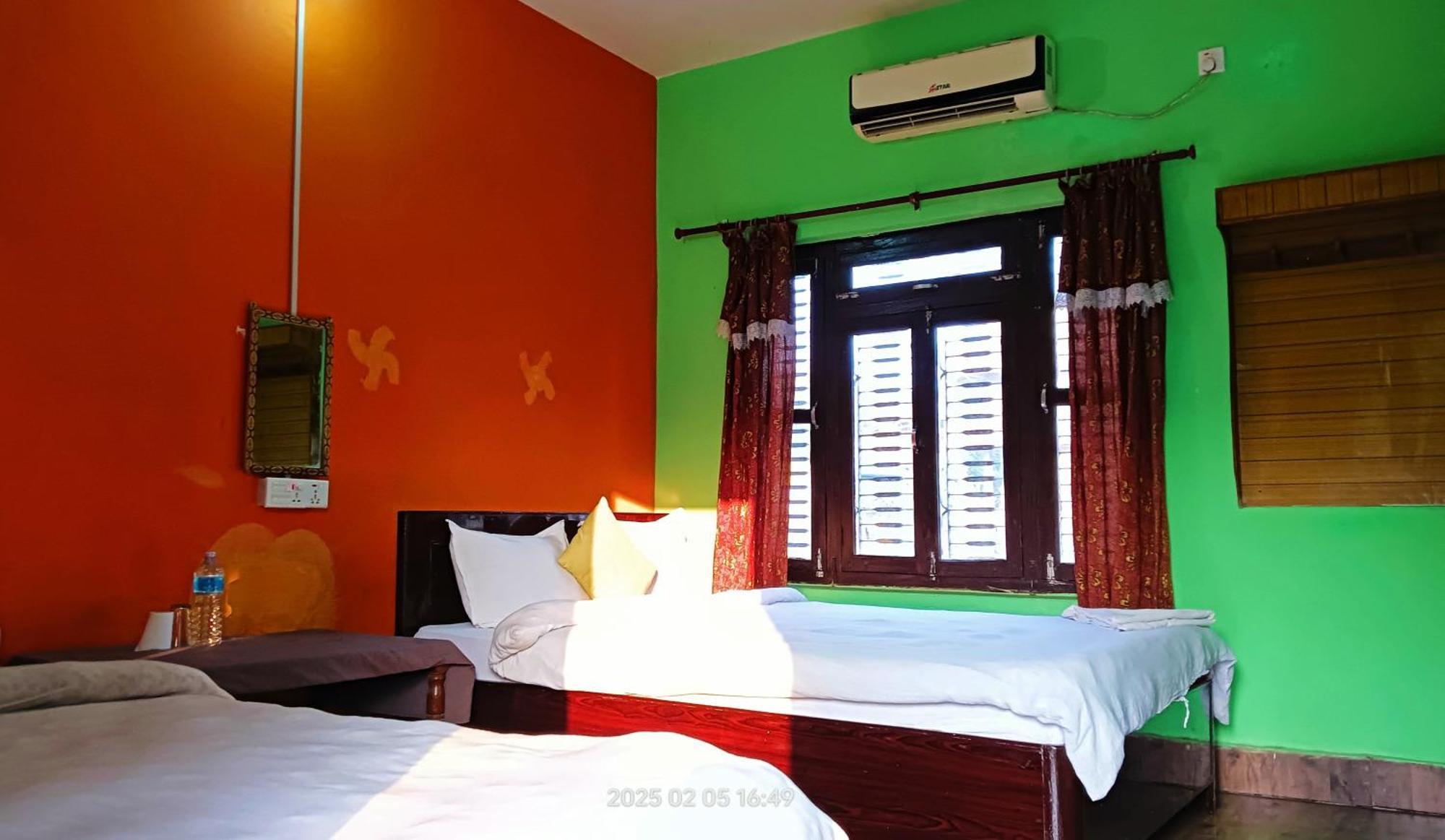 Hotel Butterfly - Peaceful Garden For Nature Lovers Sauraha Eksteriør billede