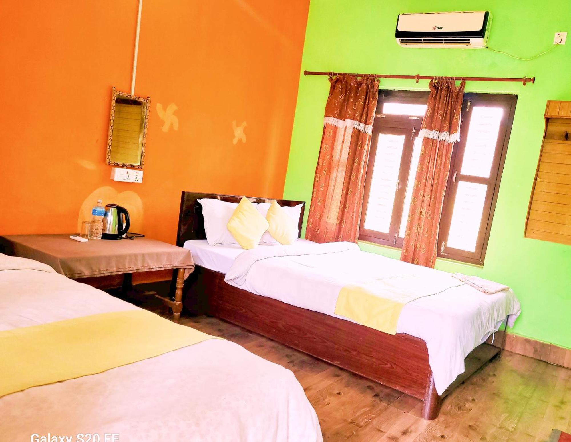 Hotel Butterfly - Peaceful Garden For Nature Lovers Sauraha Eksteriør billede