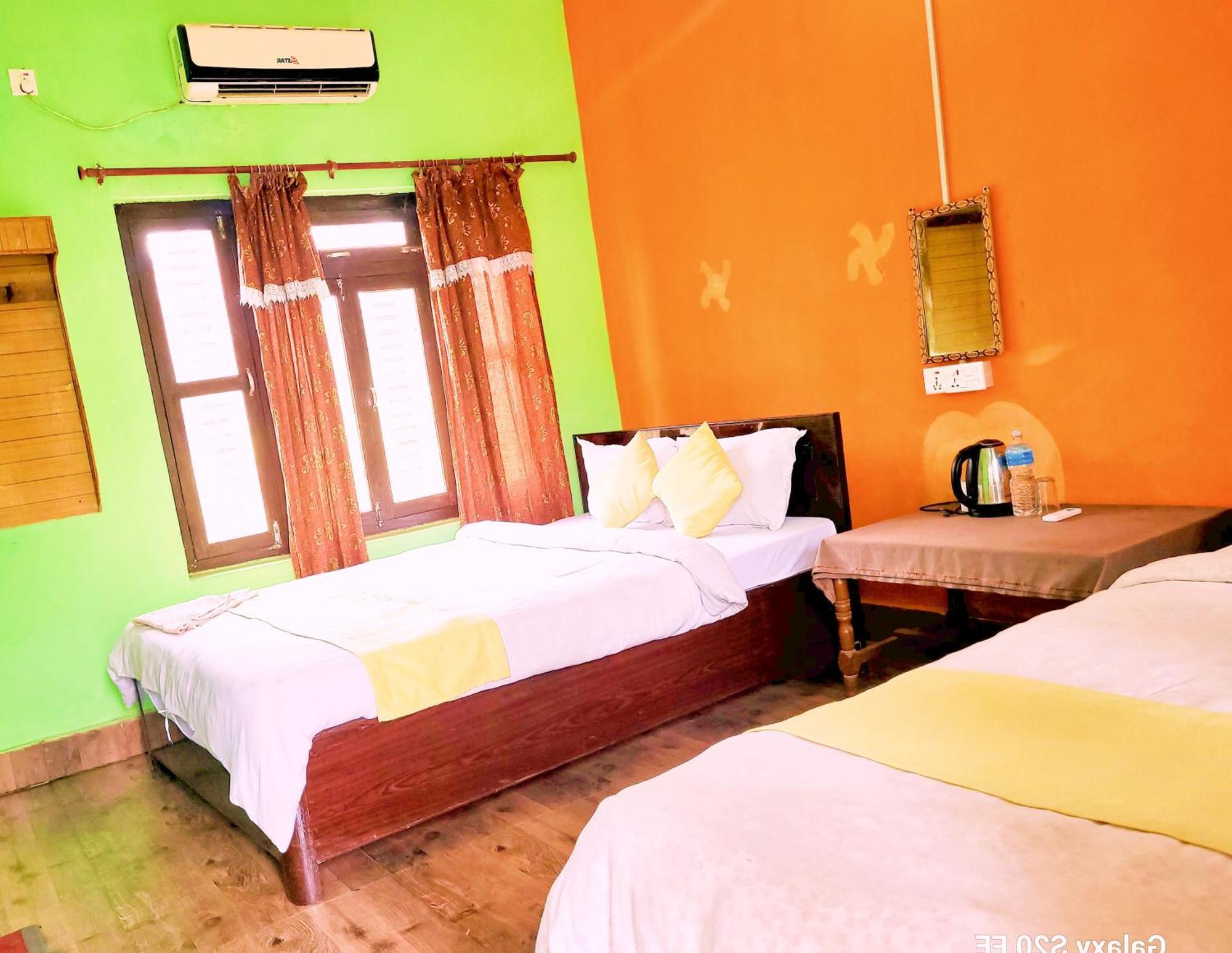 Hotel Butterfly - Peaceful Garden For Nature Lovers Sauraha Eksteriør billede