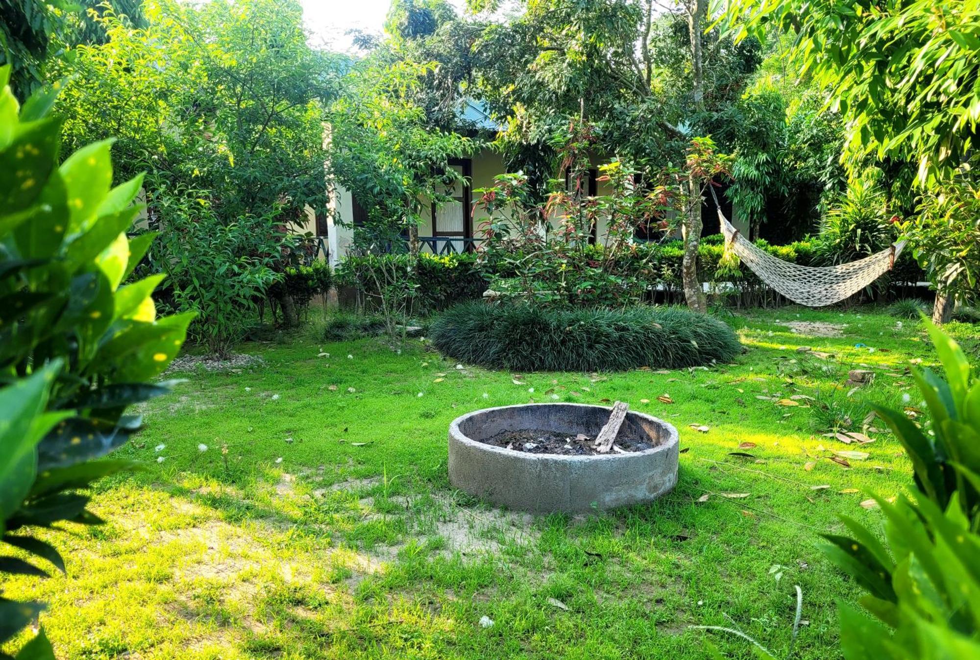 Hotel Butterfly - Peaceful Garden For Nature Lovers Sauraha Eksteriør billede